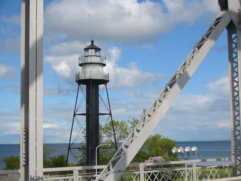 06-lift-bridge-lighthouse
