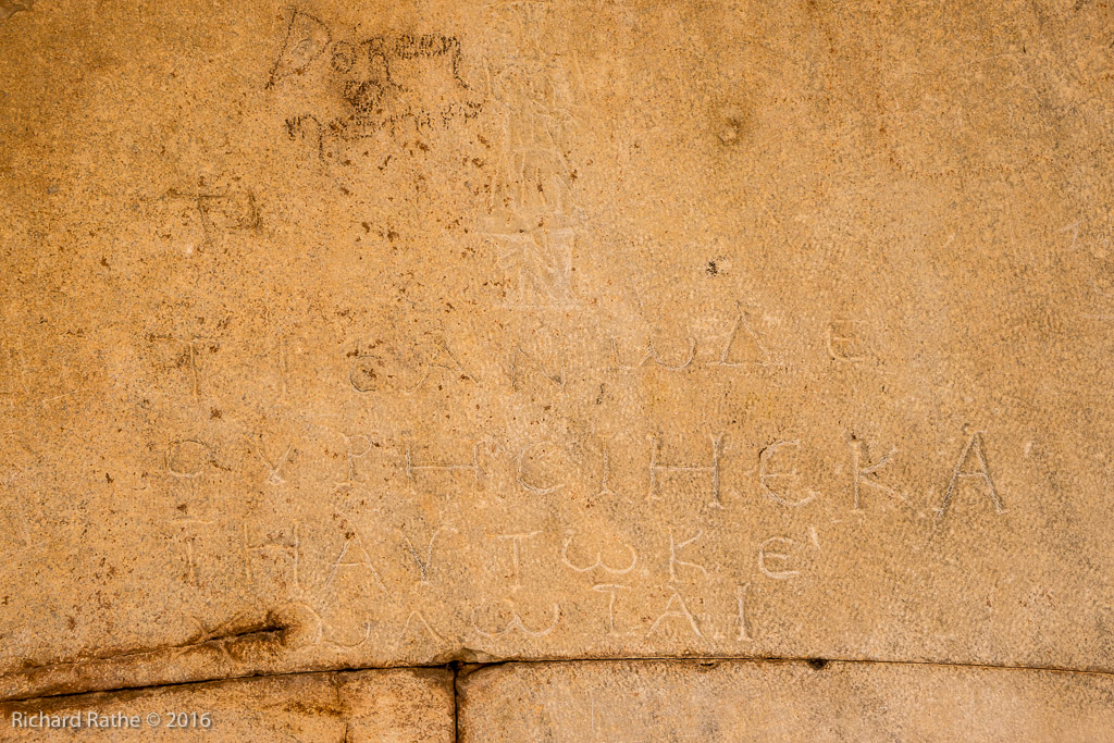 Graffiti that apparently says 